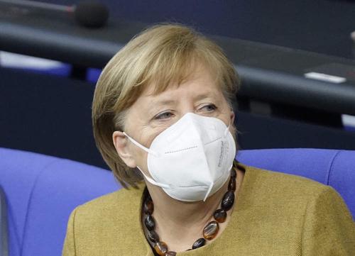 Меркель надеется, что Германия сможет взять под контроль ситуацию с COVID-19 «через несколько месяцев»