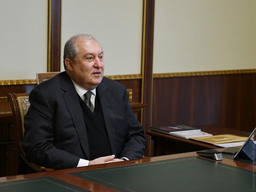 Президент Армении ищет пути мирного урегулирования ситуации