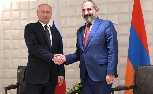 Пашинян позвонил Путину. Президент РФ высказался за сохранение спокойствия в Армении