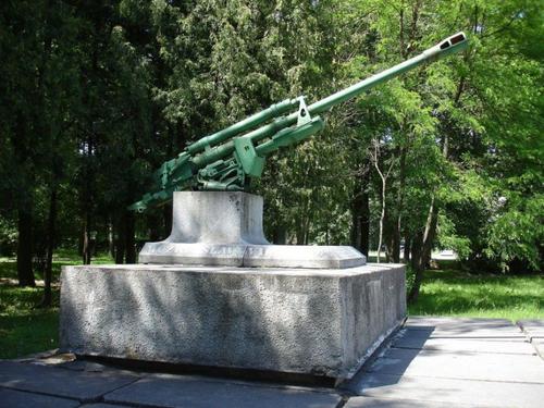 Уголовное дело возбуждено по факту повреждения в Латвии памятника на могиле советских воинов