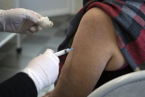 В Литве мужчина скончался через несколько минут после получения вакцины против коронавируса