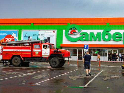 В Хабаровском крае началась эвакуация из гипермаркетов
