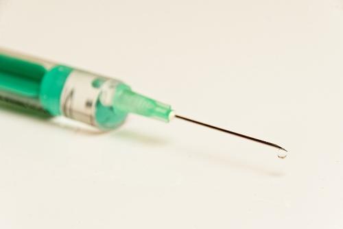 В Японии скончалась пожилая женщина после прививки вакциной Pfizer