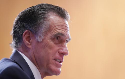 Американский сенатор Митт Ромни упал в обморок и разбил лицо