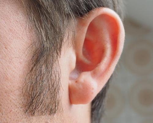 Врач-отоларинголог Дайхес предупредил об опасности COVID-19 для слуха