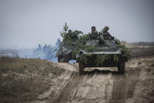 Депутат Рады Бойко: выходящие на боевое дежурство танки и БТР Украины заправляются топливом из России
