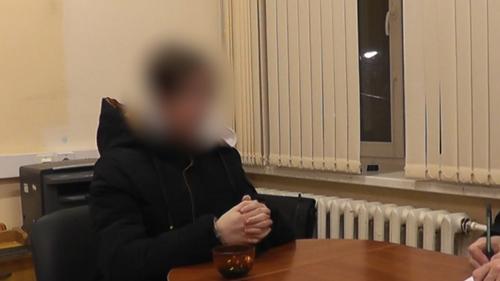 СКР: Подросток, подозреваемый в убийстве родителей и сестры в поселке под Пермью, арестован