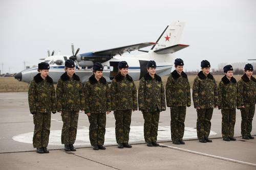 Девушки-курсанты Краснодарского училища летчиков приступили к практическим полетам на самолетах Л-410