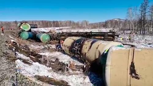 После схода вагонов с нефтью с рельс в Хабаровском крае завели уголовное дело