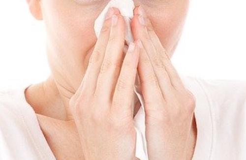 Переболевшая COVID-19 жительница Великобритании страдает от невыносимых запахов