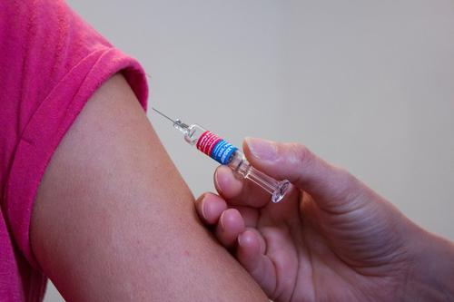 В Москве прививку от коронавируса сделали более 700 тысяч человек