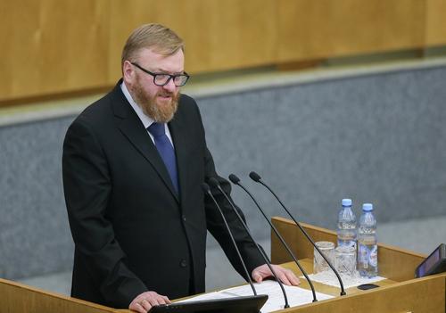 Милонову едва хватает на жизнь депутатской зарплаты