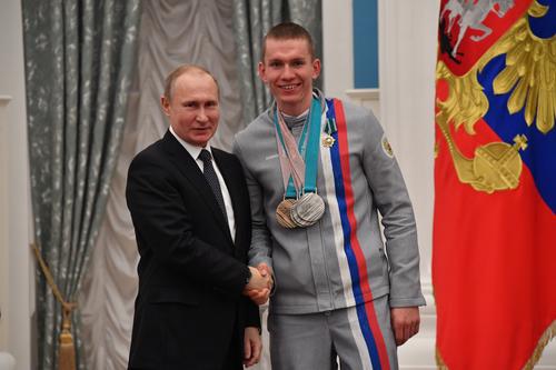 Путин отреагировал на инцидент с Большуновым на лыжной гонке 