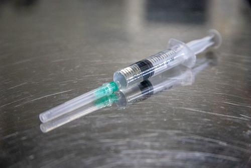 Главу Минздрава Австралии госпитализировали после вакцинации от коронавируса
