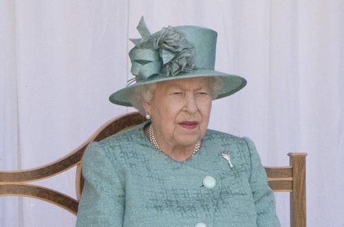 Times: Елизавета II не подписала заранее подготовленное заявление по поводу интервью принца Гарри и Меган Маркл