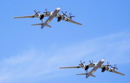 Двойка стратегических ракетоносцев Ту-95мс совершила полет над Тихим океаном
