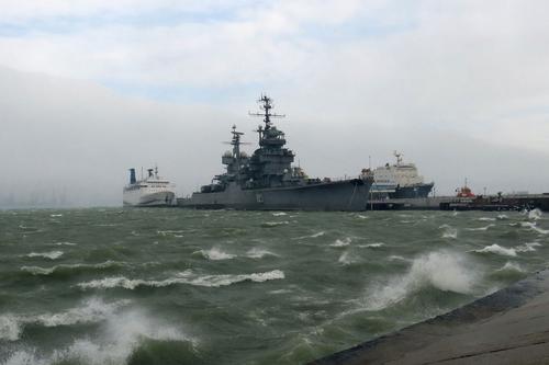 Шторм и сильный ветер не повлияли на боеготовность Черноморского флота 