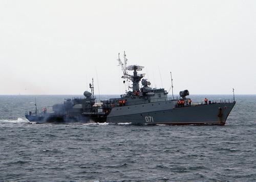 Противолодочные корабли ЧФ провели поиск субмарин условного противника в Черном море