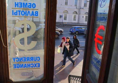 Курс доллара на торгах 15 марта опустился до 73 рублей