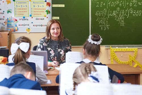 У молодых российских учителей может появиться единый оклад