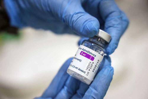 У умершей после прививки AstraZeneca пациентки в Дании были выявлены необычные симптомы
