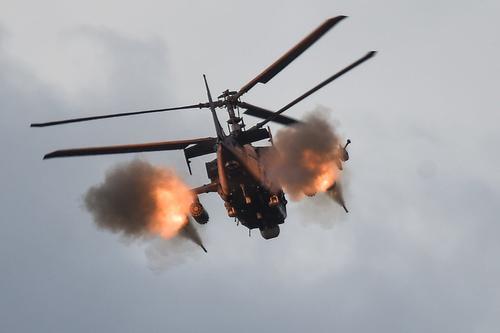 На Кубани боевые вертолеты ЮВО ракетными пусками уничтожают авиацию условного противника