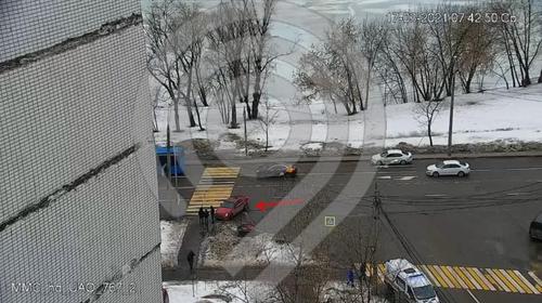 На юге Москвы автомобиль сбил трех человек на пешеходном переходе