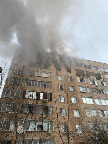 Очевидцы рассказали о ЧП в многоэтажном жилом доме в Химках в Подмосковье