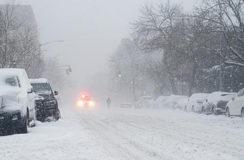 Колокольцев подписал приказ о награждении госавтоинспекторов, которые спасли людей на трассе в условиях снежной бури