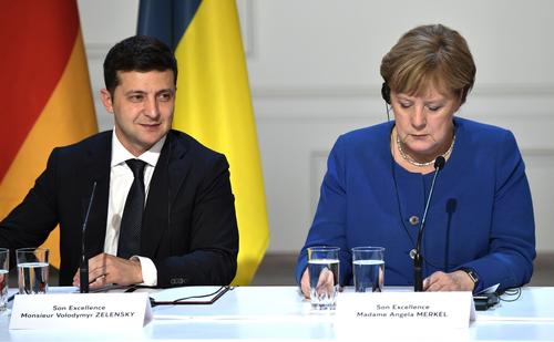 Меркель выступила на германо-украинском экономическом форуме и заявила о важности единой позиции ЕС по Крыму и Донбассу