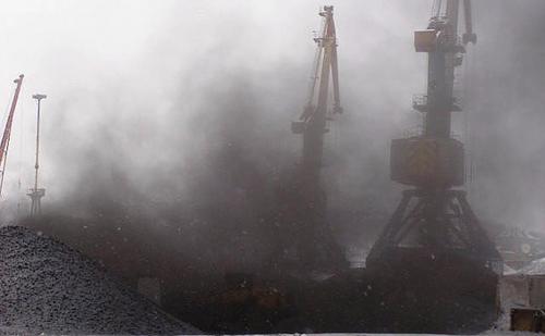Административное расследование началось в Ванино из-за угольной пыли 