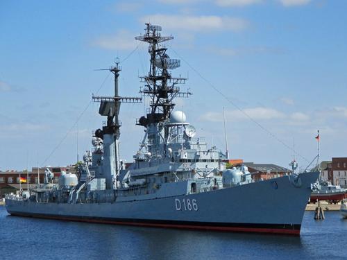 Ресурс Avia.pro: российский «Адмирал Эссен» провел учебные пуски «Калибров» из-за появления в Черном море трех кораблей США