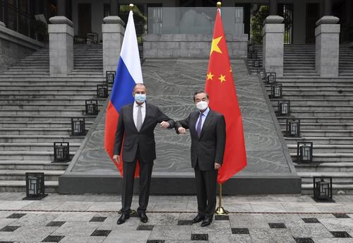 Лавров: Санкции Запада сближают Россию и Китай