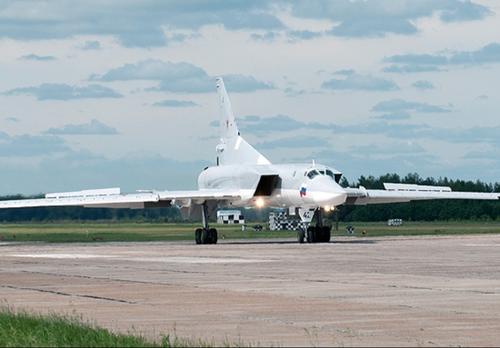 Один из четырех летчиков при инциденте с Ту-22М3 в Калужской области выжил. Среди погибших - командир полка