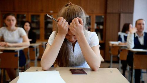 Почему в школах запугивают детей, которые перед экзаменами и без того волнуются