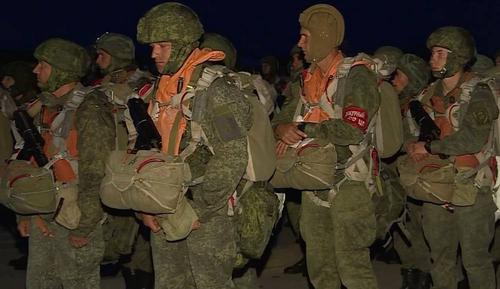 Крымскую группировку войск РФ усилят десантно-штурмовым полком