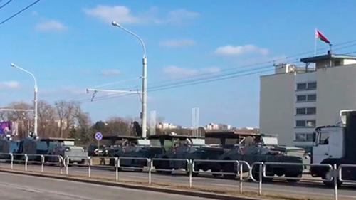 В центр Минска стянута спецтехника, частично перекрыт проспект Независимости