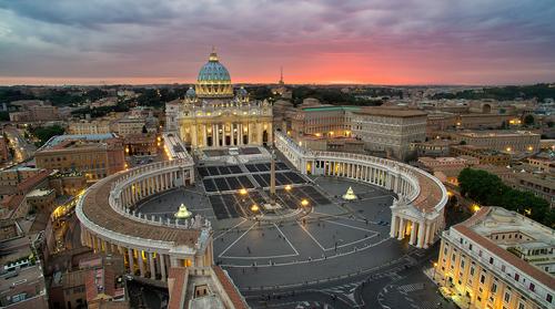Ватикан намерен сократить расходы престола из-за угрозы банкротства