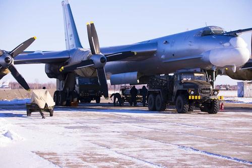 Ресурс Avia.pro: бомбардировщики Ту-95 готовят ответ на учения НАТО с отработкой условных ударов по России