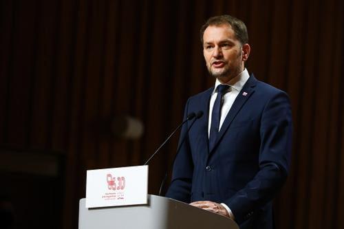 Премьер Словакии предложил главе Минфина поменяться должностями  