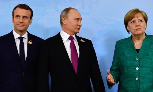 В ФРГ заявили, что запланированная на понедельник видеоконференция Путина, Меркель и Макрона не состоялась