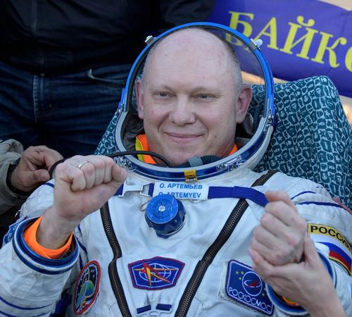 Российский космонавт Артемьев привился от коронавируса  