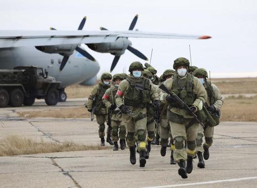 The New York Times: Россия перебросила четыре тысячи военных к границе с Донбассом