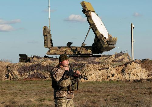 Sina: армия Украины стянула несколько бригад к границам с Крымом и «может в любой момент атаковать Россию»