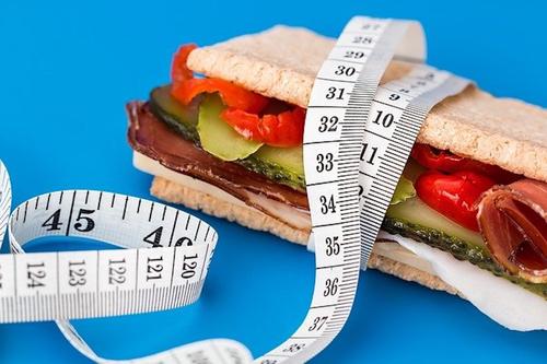 Диетолог Стародубова заявила о вреде создания дефицита калорий в рационе
