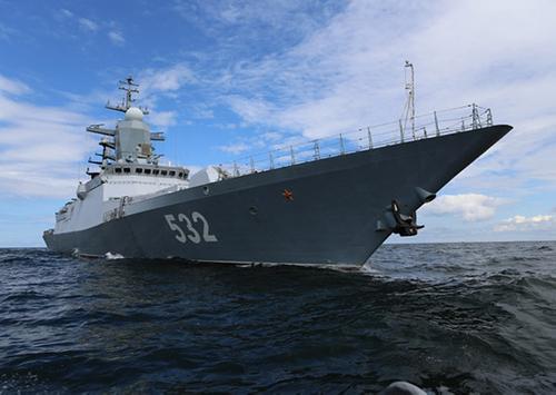 Российские боевые корабли завершили демонстрацию Андреевского флага у берегов Британии