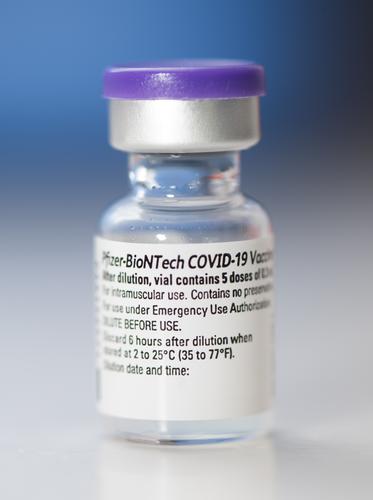  Сотрудник немецкой больницы столкнулся с эффектом «Тифозной Мэри» после прививки от COVID-19