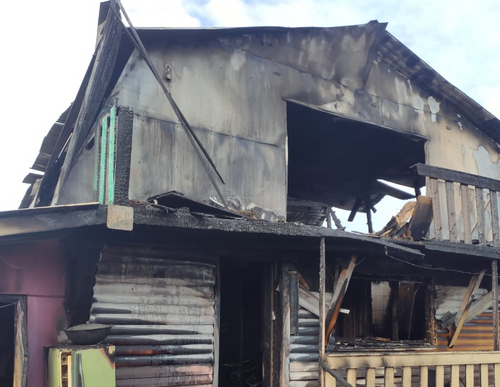 Семья в Хабаровской крае осталась без дома из-за пожара 