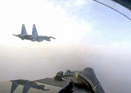 В Приморье истребители ВВС и ПВО ВВО отработали тактические схемы ведения воздушного боя против самолетов противника