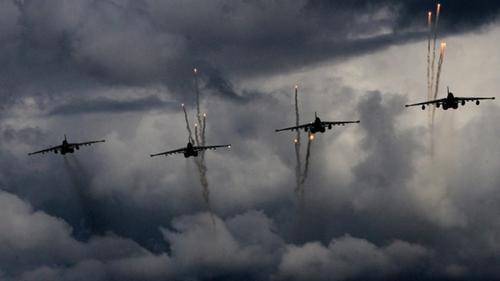 Российская боевая авиация третьи сутки подряд бомбит в Сирии формирования «чёрного халифата»